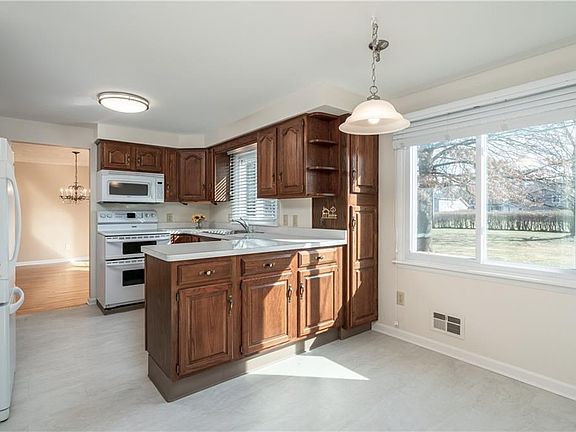 2nd image of 64 Pen Creek Dr