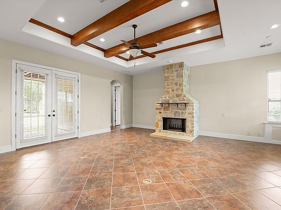 4th image of 519 Golden Bear Dr