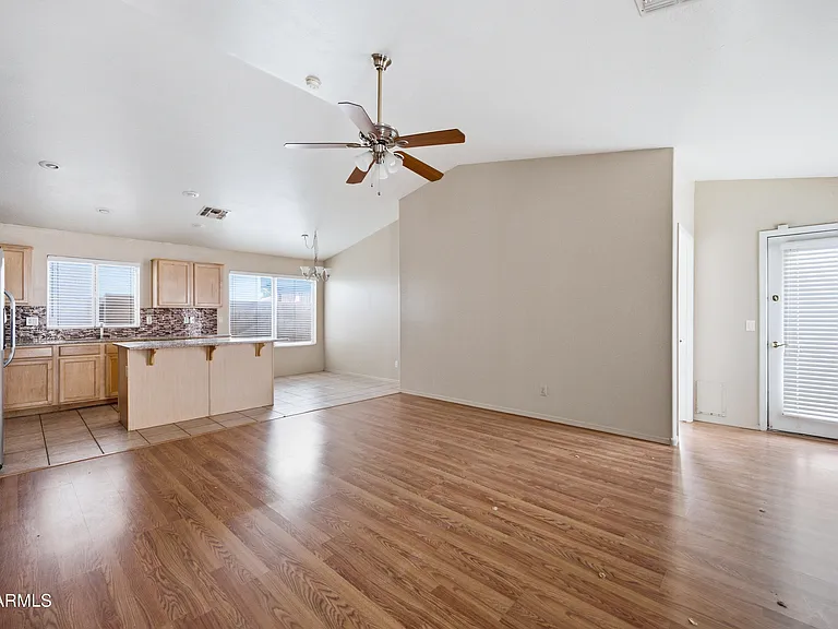 4512 E Windsong Dr — Photo 2