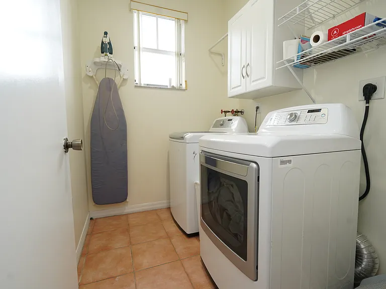15240 SW 31st St — Photo 43