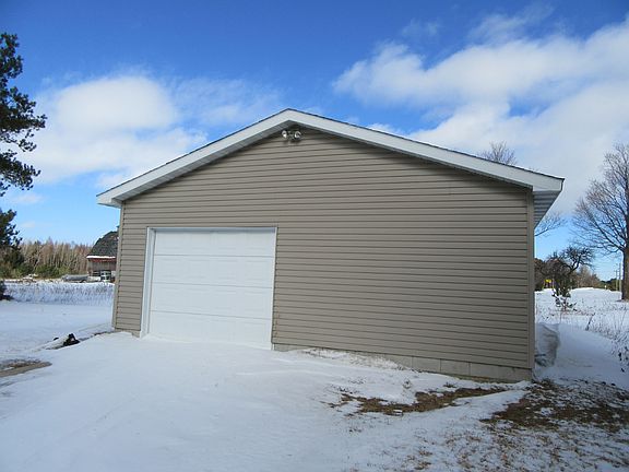 2nd image of 869 Deer St