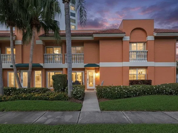 922 N Shore Dr NE, Saint Petersburg, FL 33701