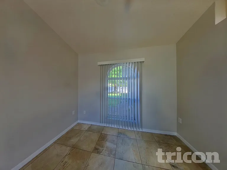 400 Cocoa Ct — Photo 4