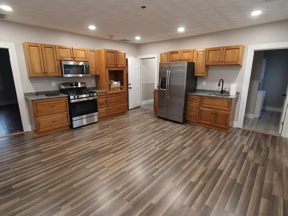 1st image of 375 Waterman Ave #2