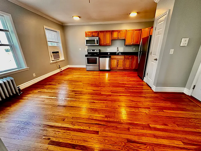 West Pine Apartments — Photo 15