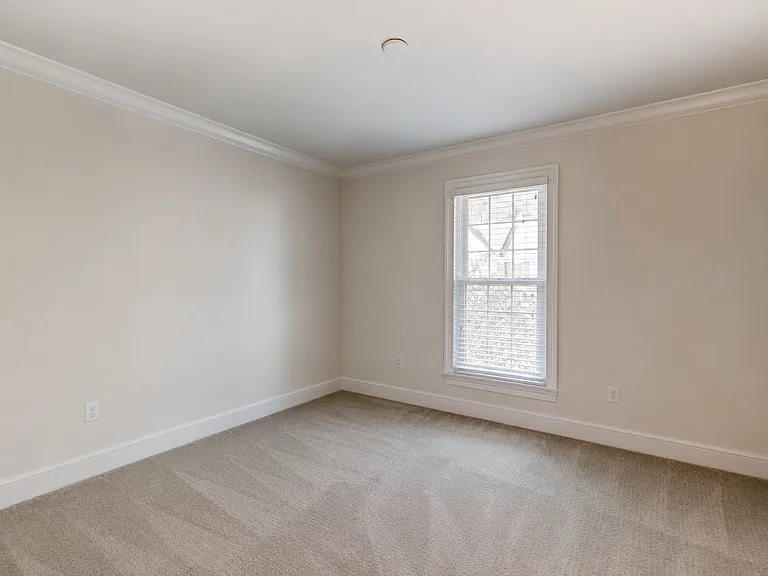 715 Leister Dr — Photo 12