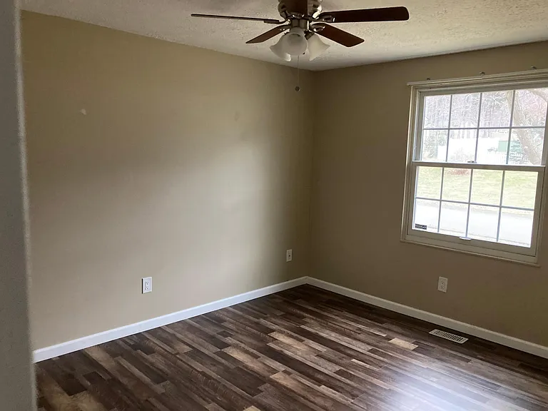 426 Deerfield Dr — Photo 7