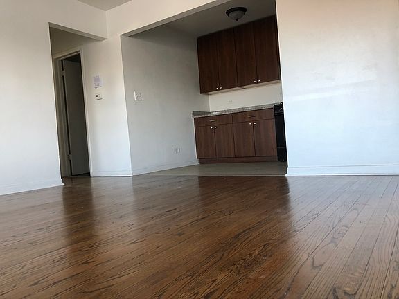 4th image of 1910 Division St APT 5