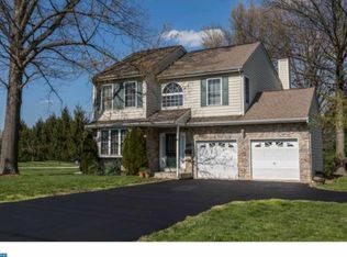 555 W Springfield Rd, Springfield, PA 19064