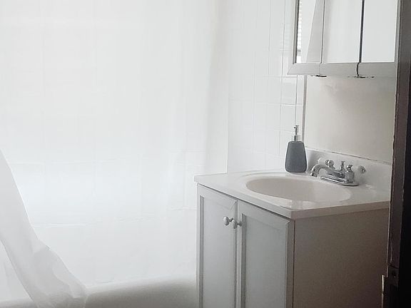 4th image of 10928 S Vernon Ave #2