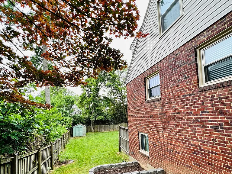 2220 Primrose Dr — Photo 36