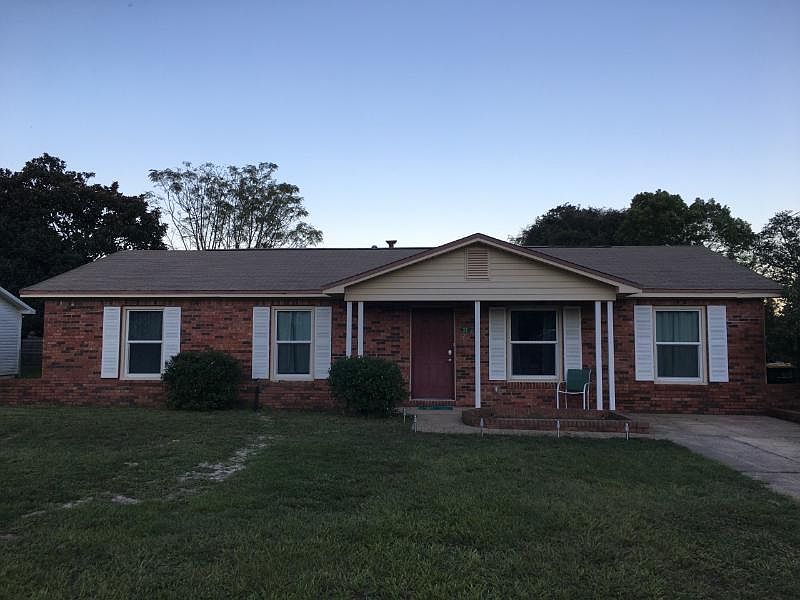 1st image of 33 Silva Dr