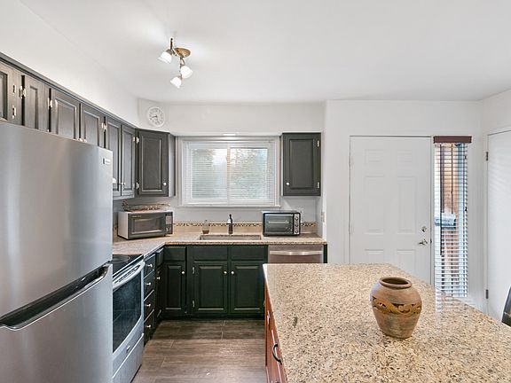 5th image of 2111 Pauline Ct