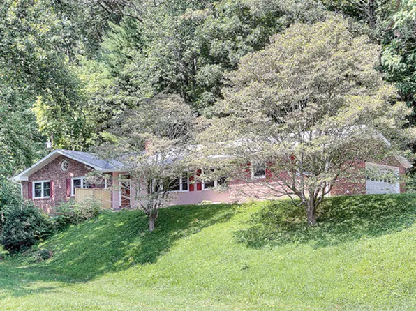 104 Twin Springs Rd, Hendersonville, NC 28792