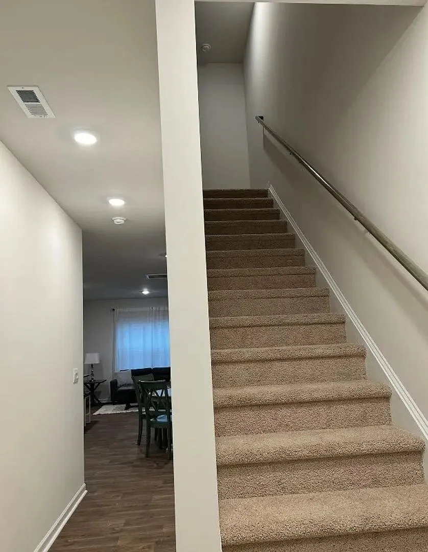 Room in 3 Bedroom Home at Murray Br Dr — Photo 3