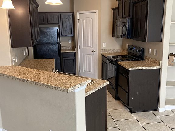 3rd image of 1305 Vanguard Ln #B