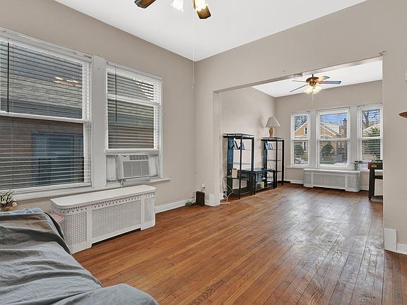 3rd image of 4549 S Sacramento Ave