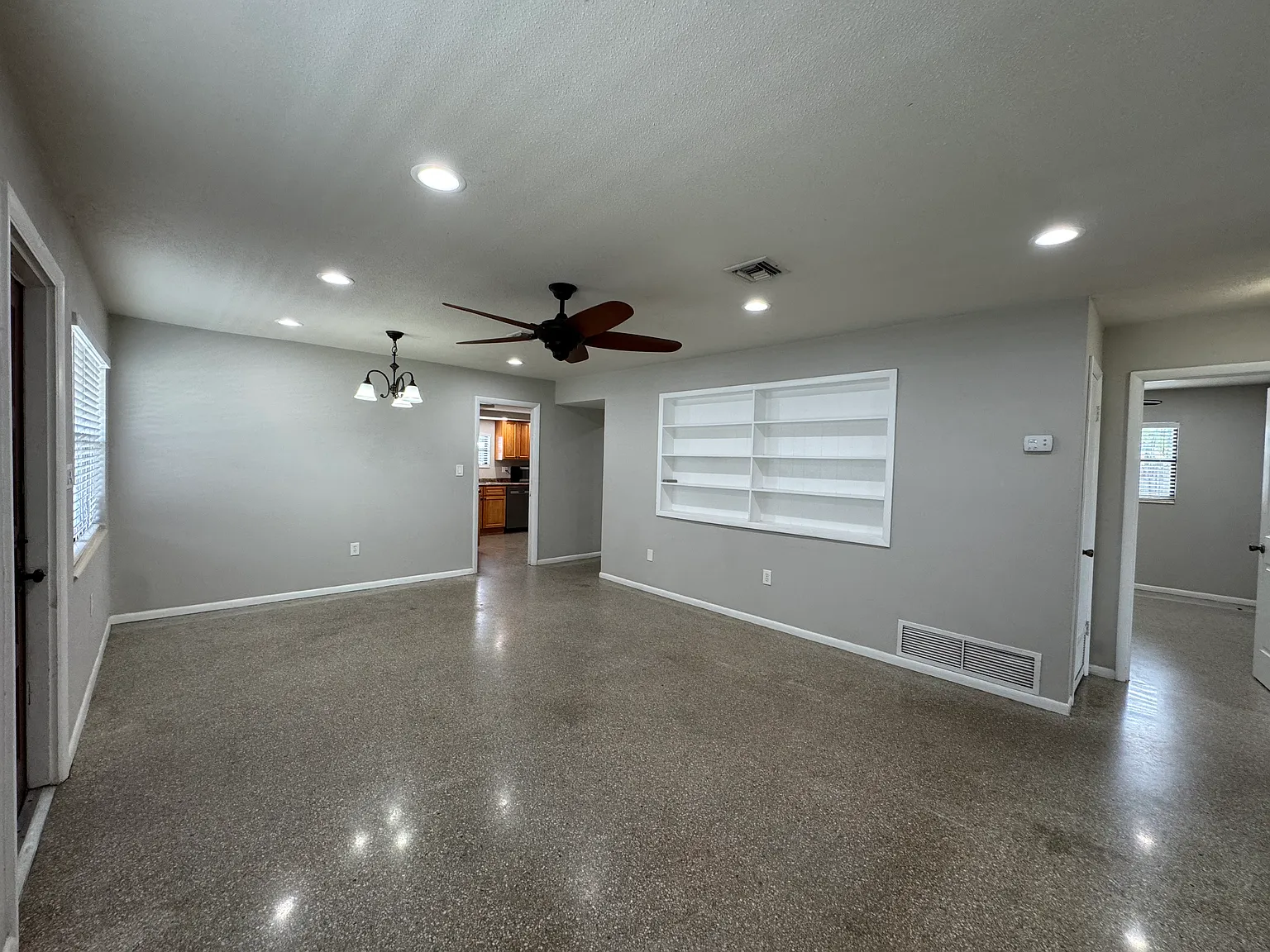 4 bed, 1366 sqft, $2,100 — Photo 3