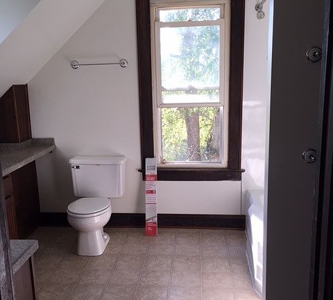 3rd image of 6785 Linda Ln