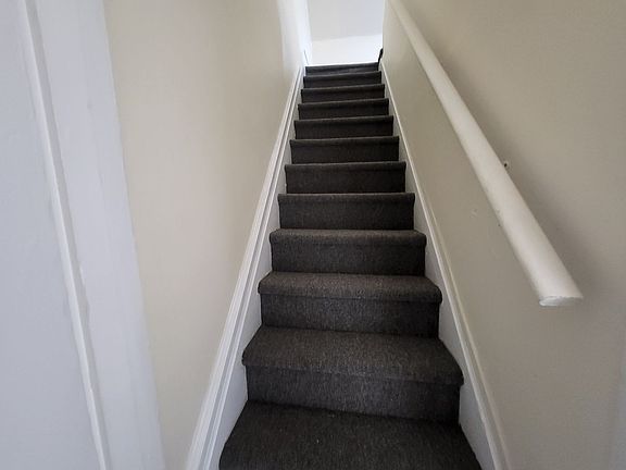 3rd image of 23 N Poplar St Floor 2