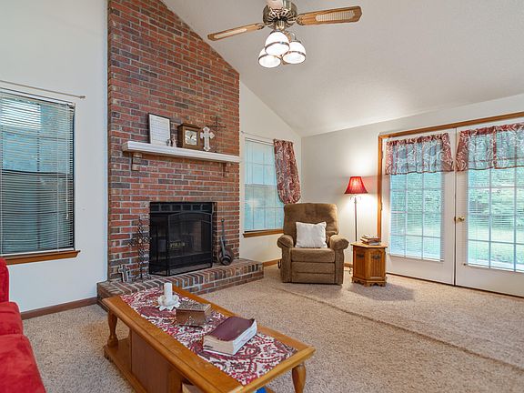 4th image of 1033 Quail Hollow Dr