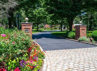 7 Fairway Ct, Oyster Bay, NY 11771