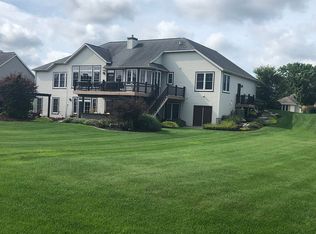 8260 Golfside Dr, Jenison, MI 49428