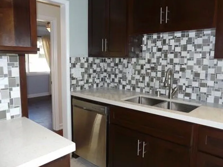 2225 Chapala St — Photo 11