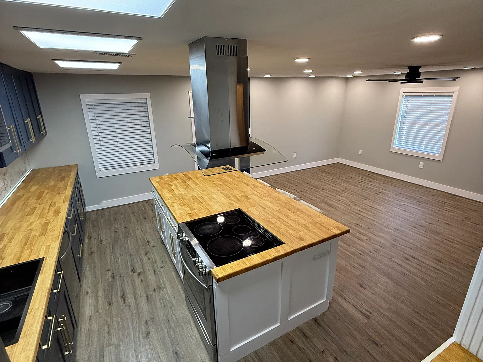 2 bed, 1000 sqft, $1,660 — Photo 4