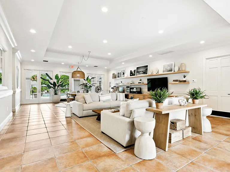 The Enclave Apartments at Waterways — Photo 2