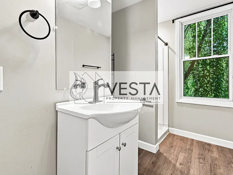 4 Farrwood Ave #8 — Photo 8