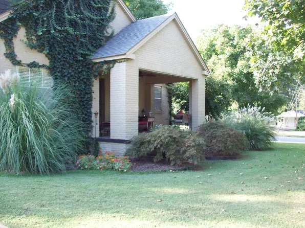 903 W School St, Ozark, AR 72949