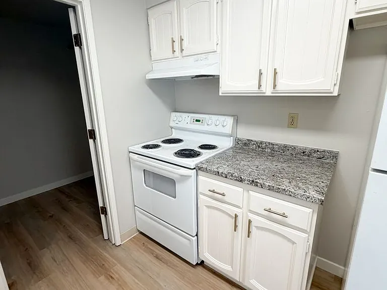 6127 - 6131 Onyx Avenue — Photo 9