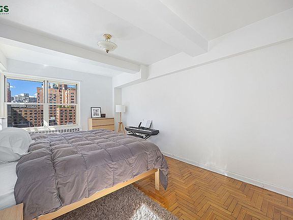 5th image of 320 W 76th St APT 10G
