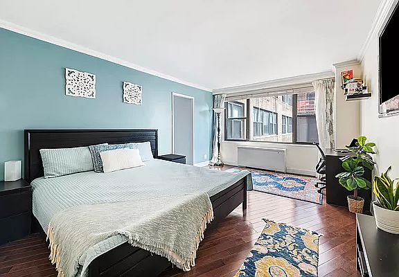 5th image of 305 E 40th St APT 16M