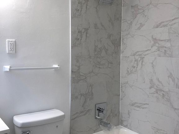 5th image of 731 Coontie Ct APT 1