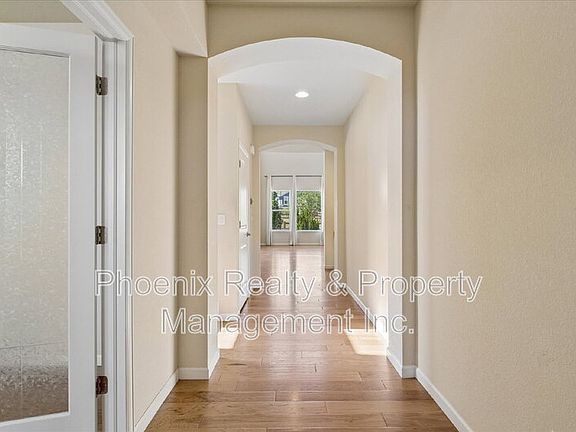 2nd image of 963 Laramie Ln