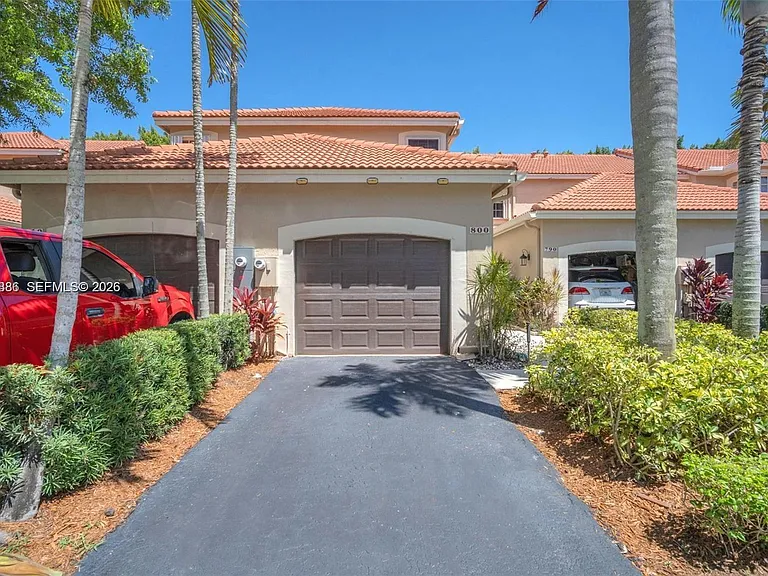 800 Sorrento Dr #2 — Photo 15