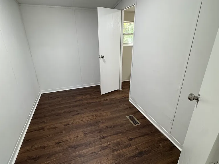 223 Barewood Dr — Photo 9