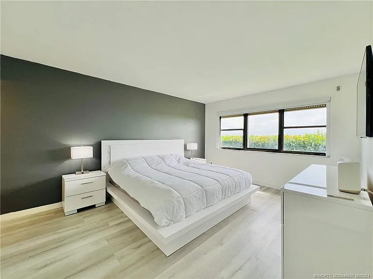 10044 S Ocean Dr #205 — Photo 32