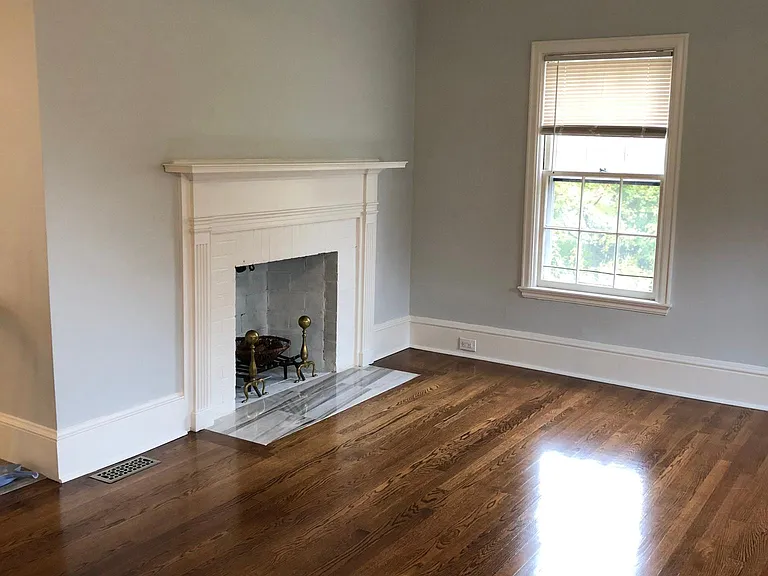 185 College St — Photo 14