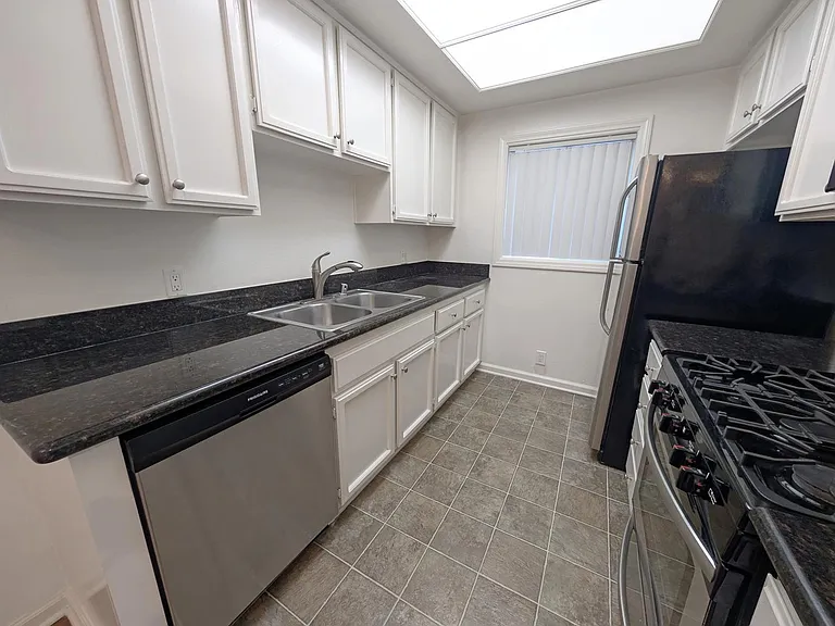 912 N Croft Ave #104 — Photo 8