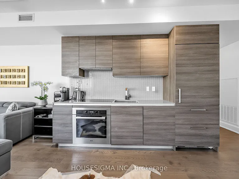 200 Bloor St W #2109 — Photo 6