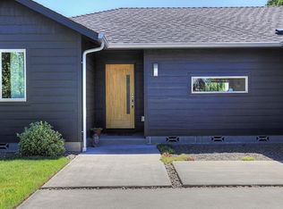 117 SW Lowe Ct, Grants Pass, OR 97527