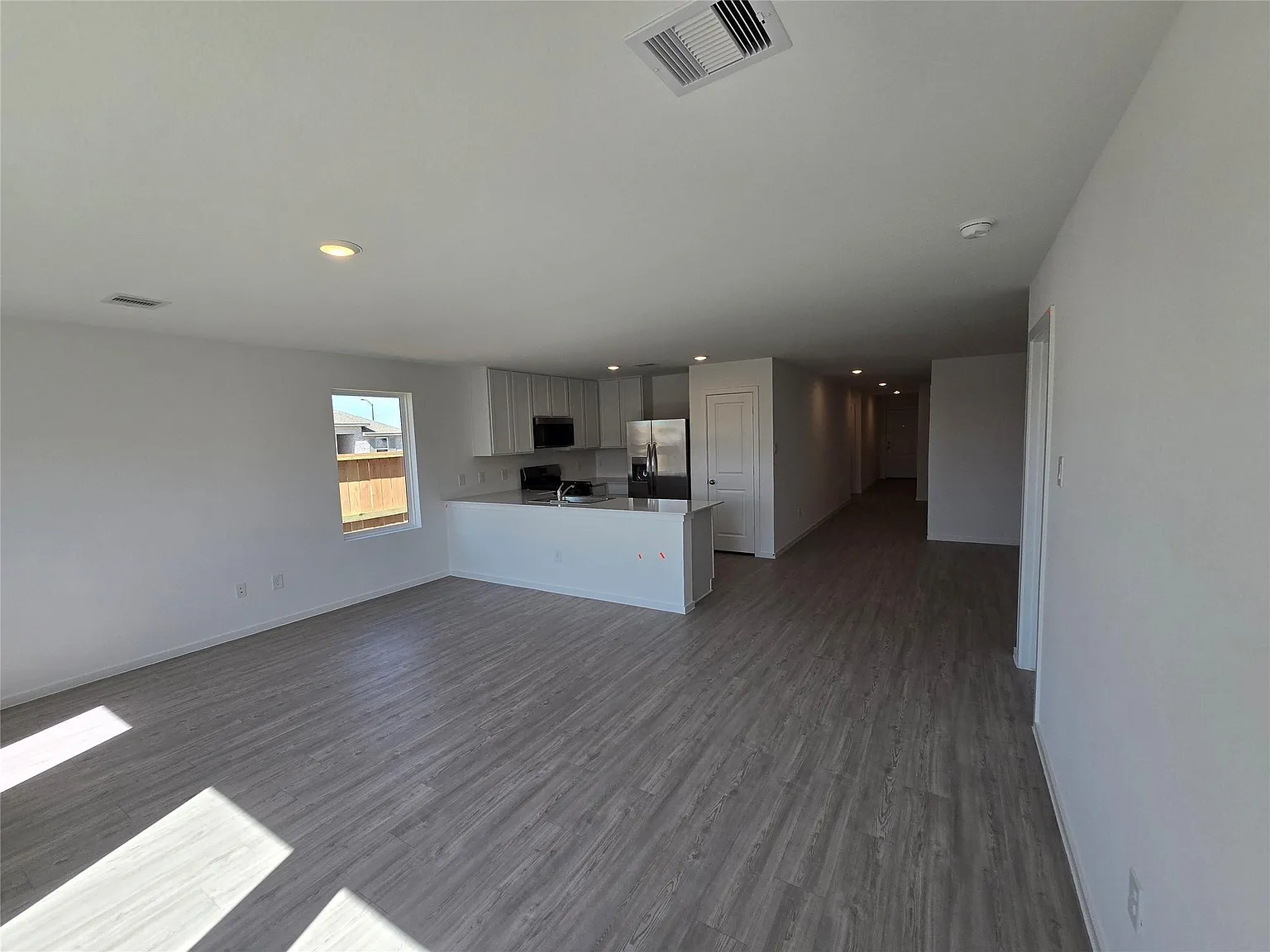 4 bed, 2.0 bath, $2,200 — Photo 2