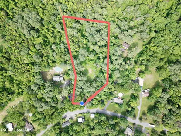 1286 Aquetuck Road, Ravena, NY 12143
