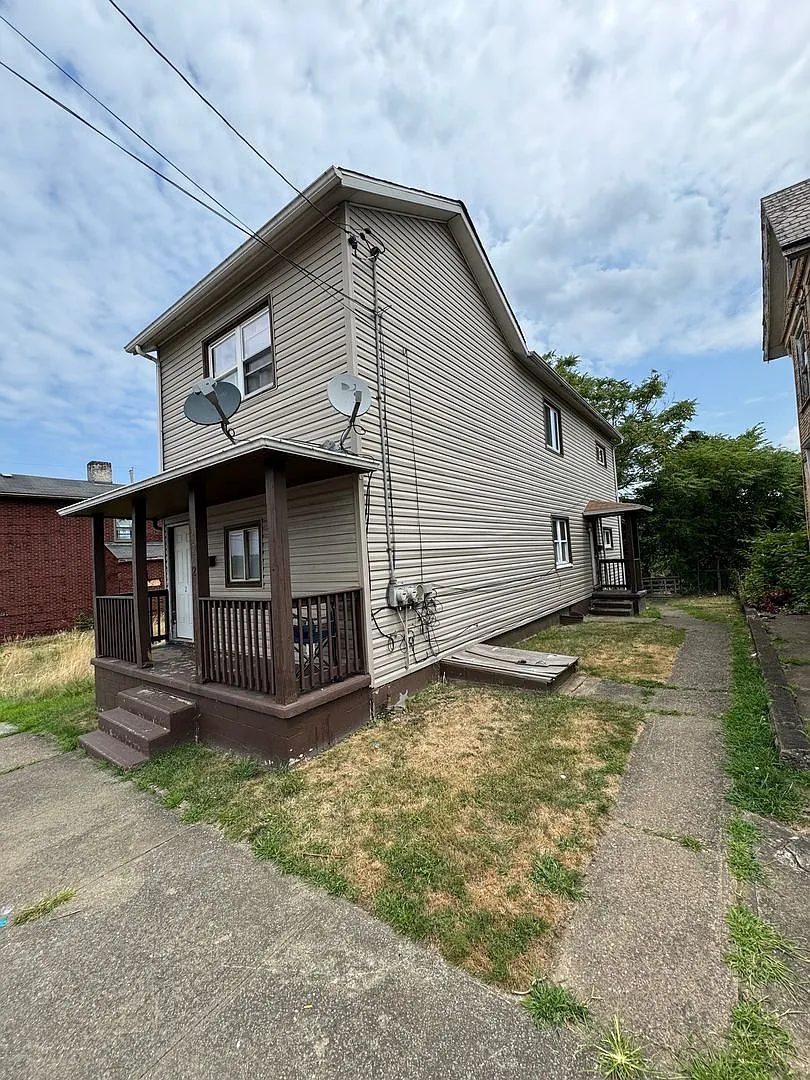 907 Union Ave — Photo 2