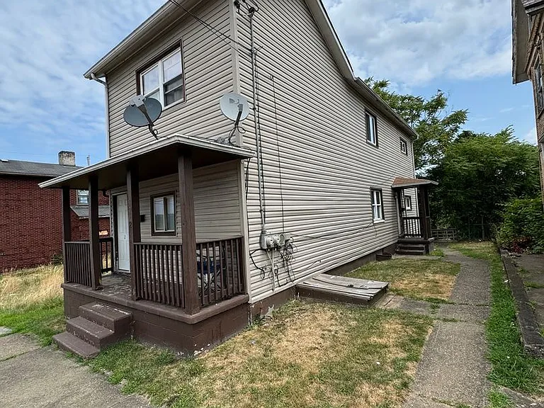 907 Union Ave — Photo 2