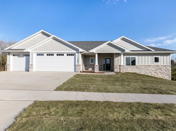 1380 Cedar Trail Dr, Dubuque, IA 52003