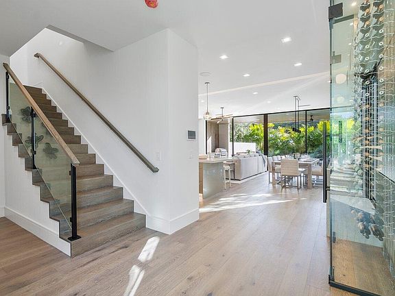 4th image of 130 NE Wavecrest Way